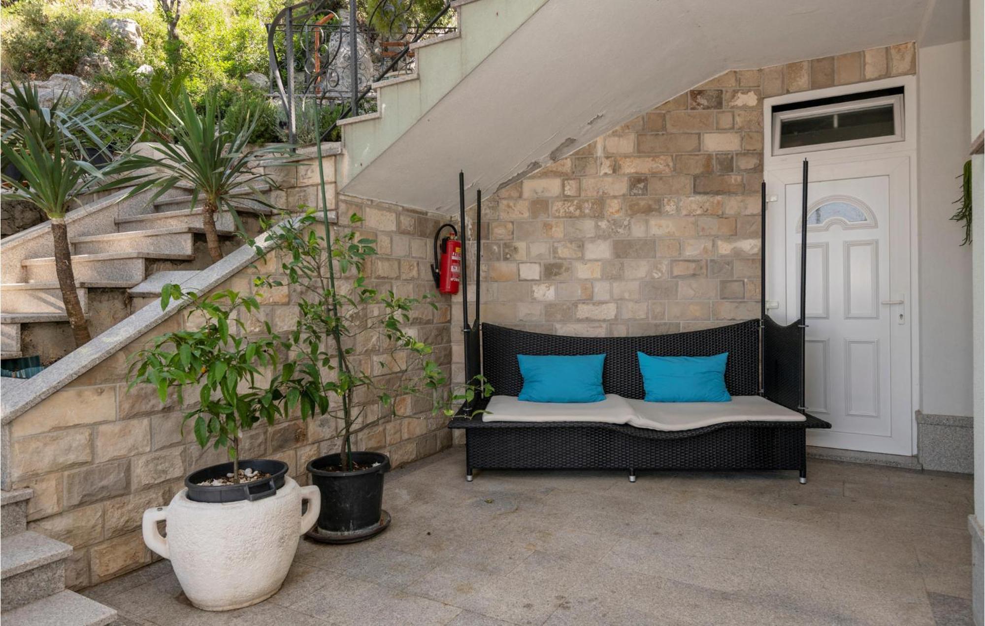 1 Bedroom Stunning Apartment In Makarska Exterior foto